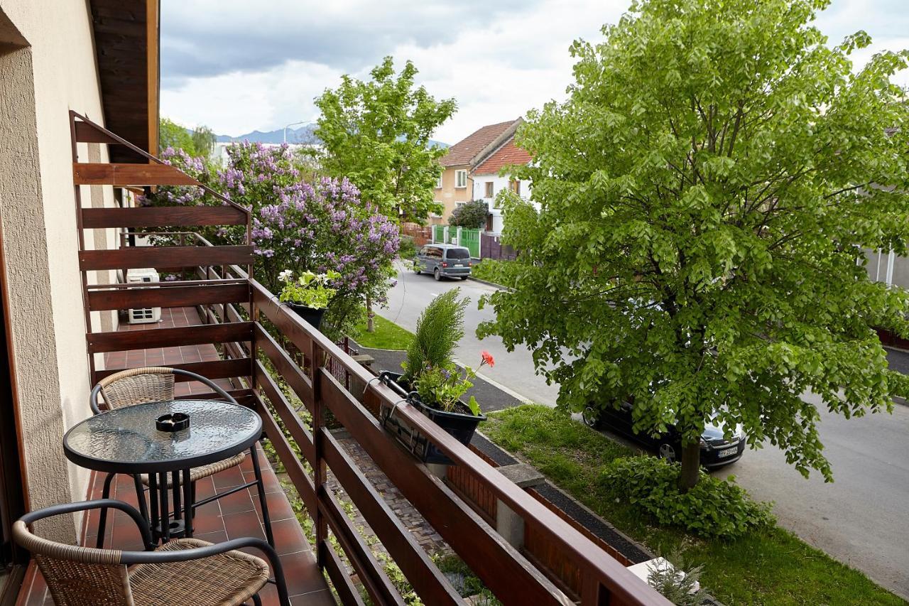 Apartament Rozelor Braşov Buitenkant foto