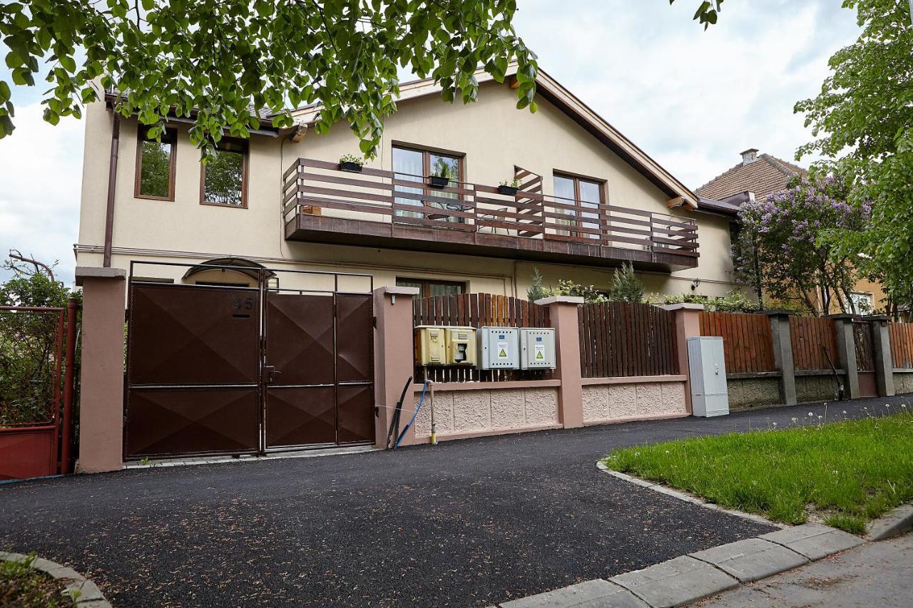 Apartament Rozelor Braşov Buitenkant foto