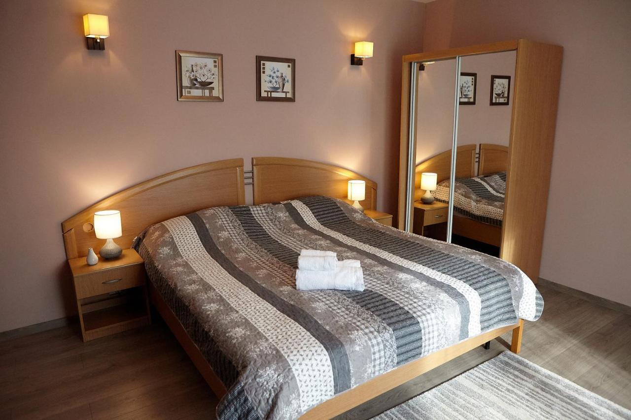 Apartament Rozelor Braşov Buitenkant foto